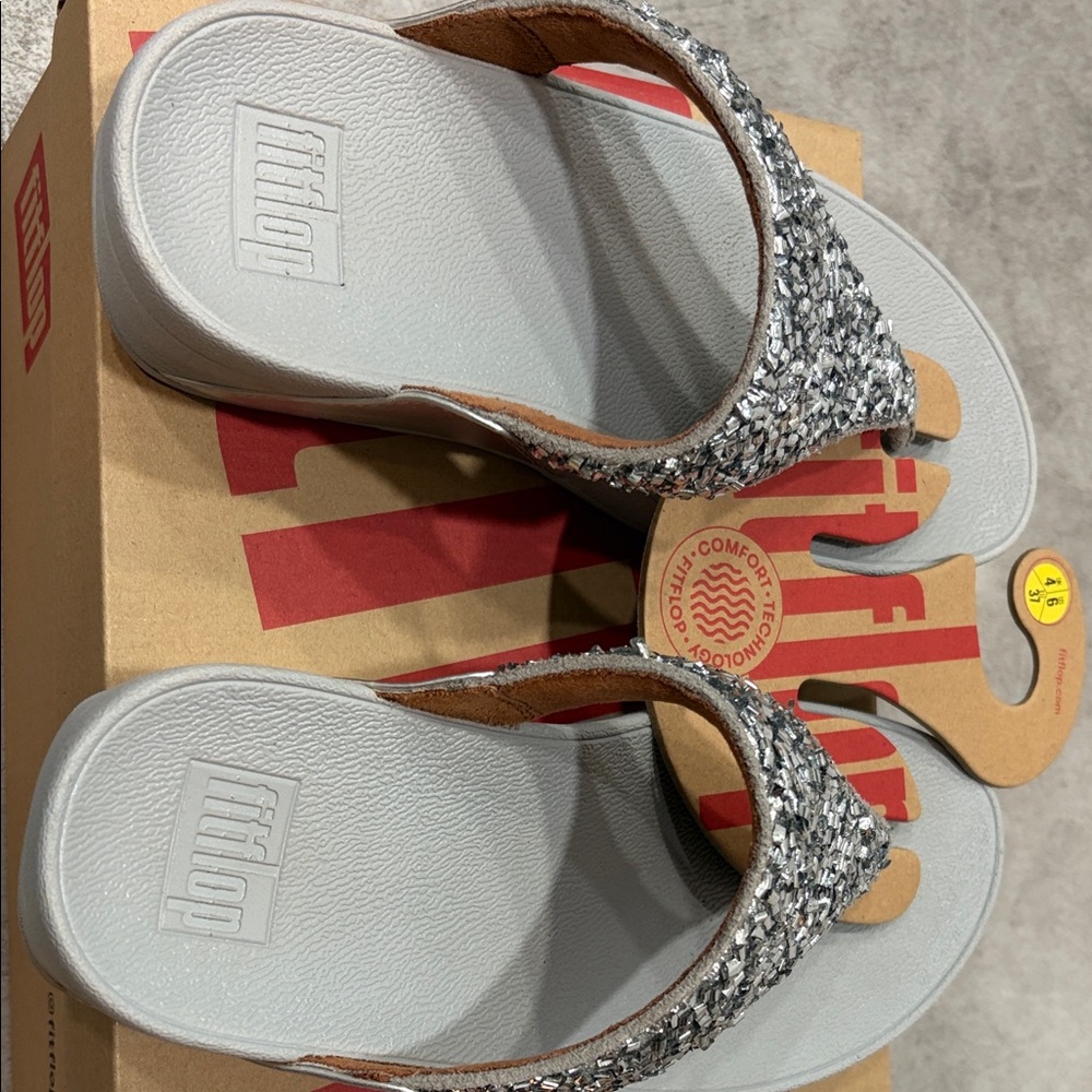 FitFlop “LuLu” Shimmer Foil Thongs size 6 - Picture 2 of 6